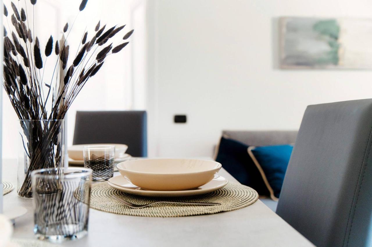 Shades Of Lake - Blue Apartment Комо Екстер'єр фото